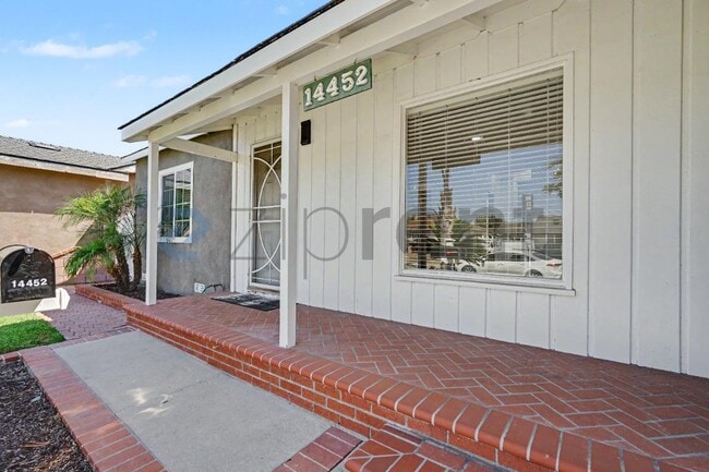 Building Photo - Unit