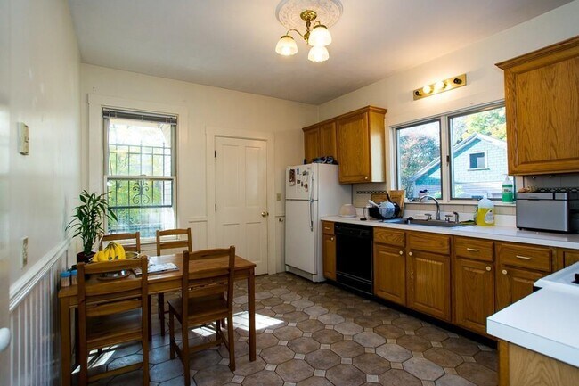 Foto del edificio - 176 Elm St