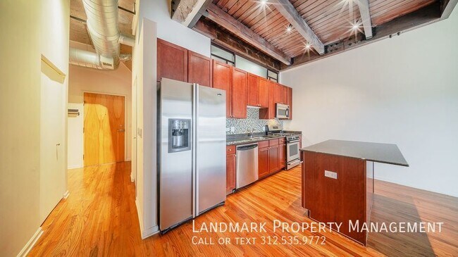 Building Photo - 758 N Larrabee St