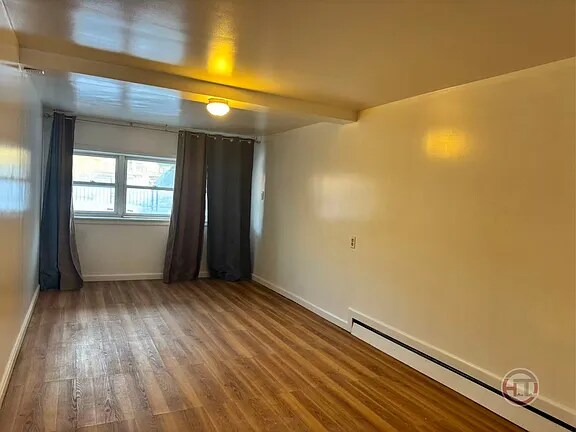 Foto del edificio - 1027 Throgmorton Ave