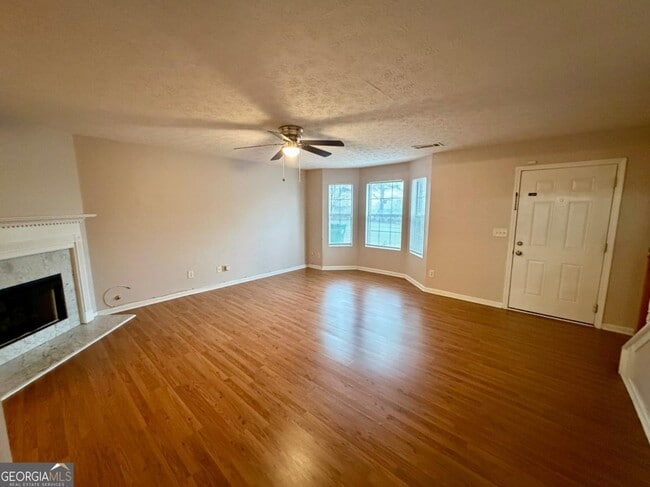 Foto del edificio - 5583 Windfall Ln