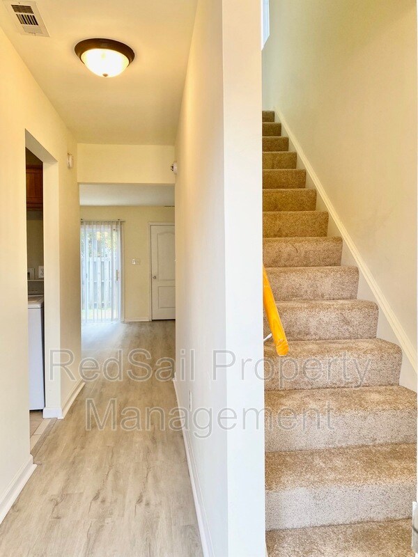 Foto del edificio - 151 Jenness Ln