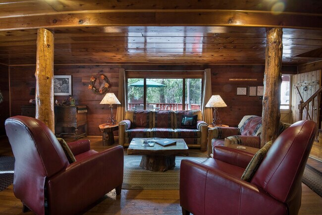 Building Photo - 2584 River Rd