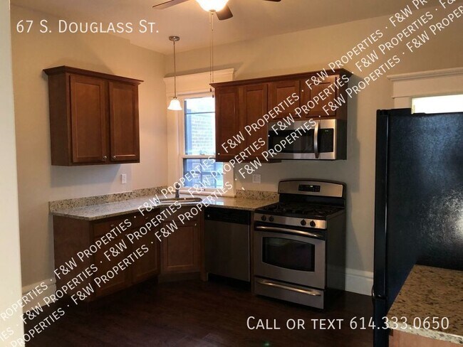 Building Photo - 67 S Douglass St