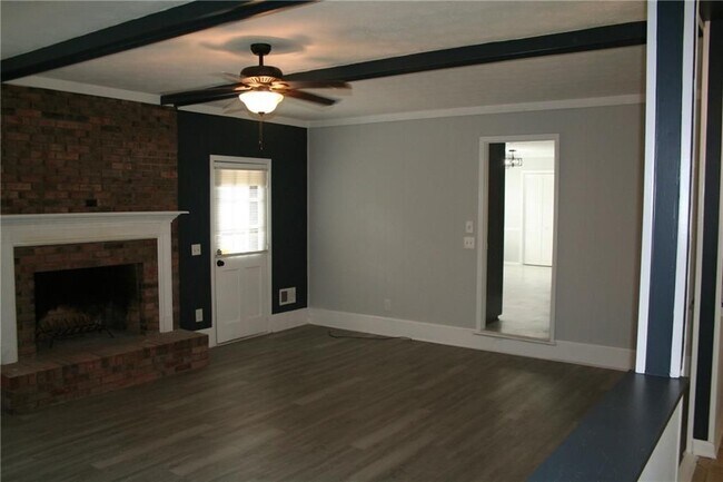 Foto del edificio - 2075 Pinewood Dr