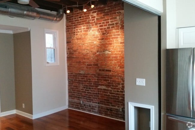 Building Photo - 816 S 5th St