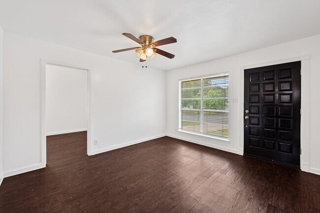 Foto del edificio - 3202 Dolphin Dr