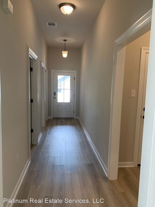 Building Photo - 4 br, 2 bath House - 561 Whispering Waters...