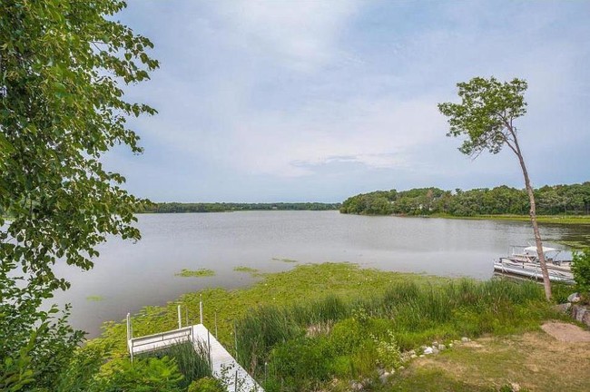 Foto del edificio - 185 Gleason Lake Rd