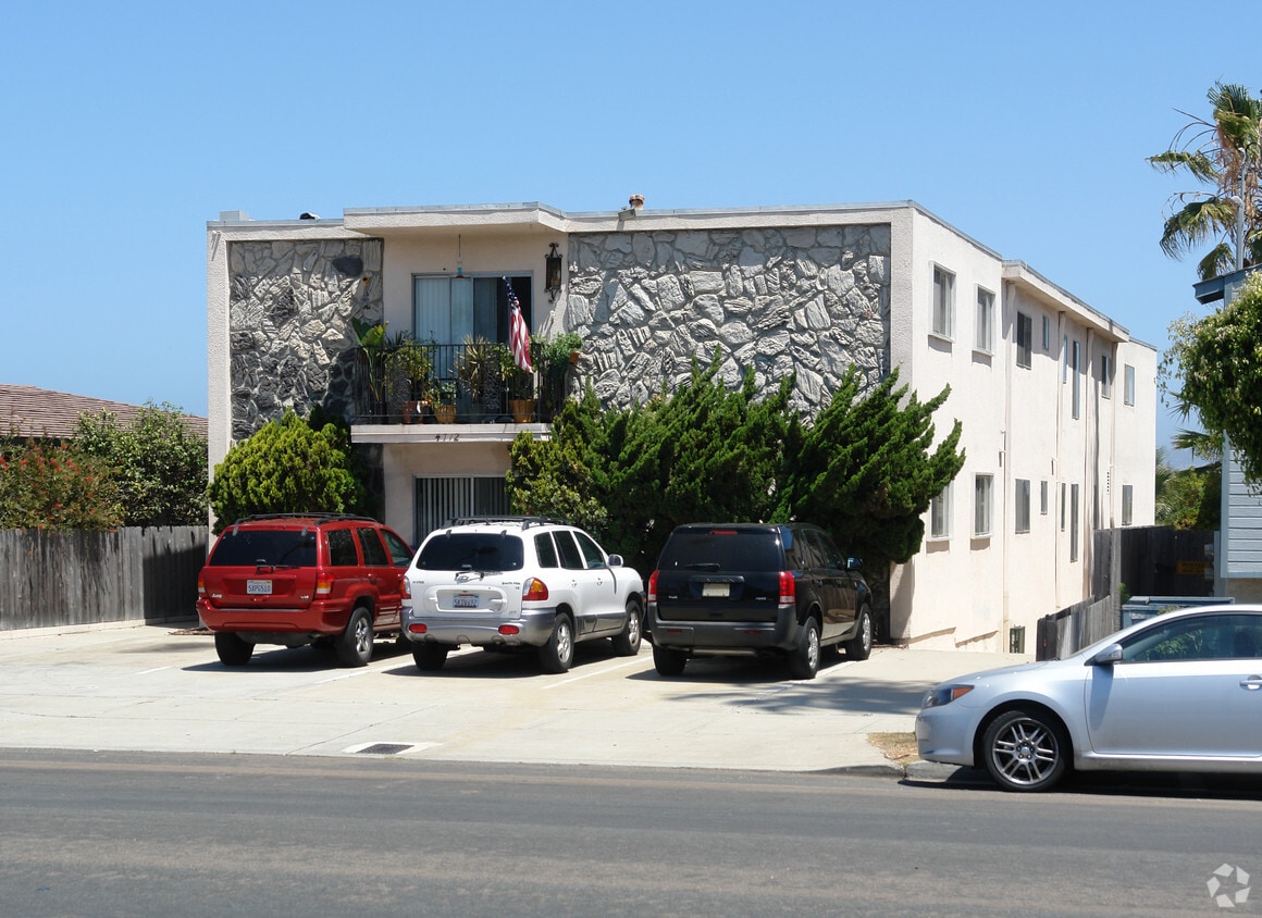 Primary Photo - 4712 W Point Loma Blvd