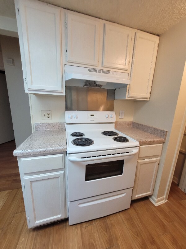 Foto del edificio - 6303 Windsor Castle