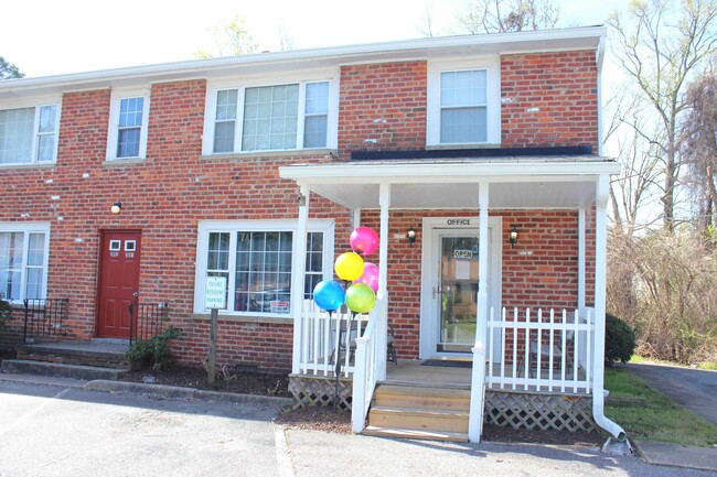 Leasing Office - New Castle Apartments