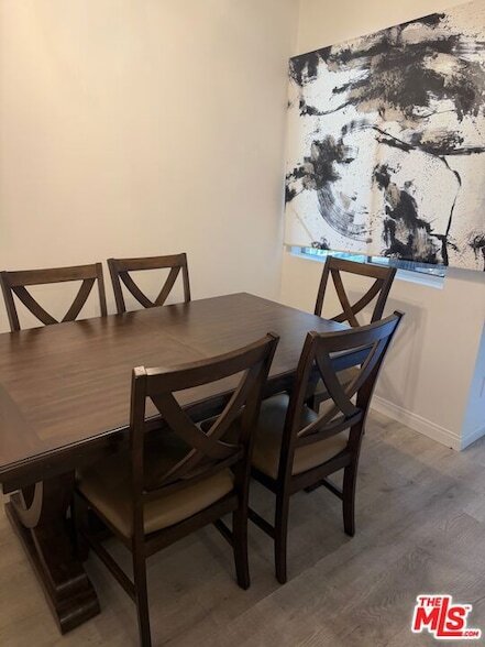 Foto del edificio - 18307 Burbank Blvd