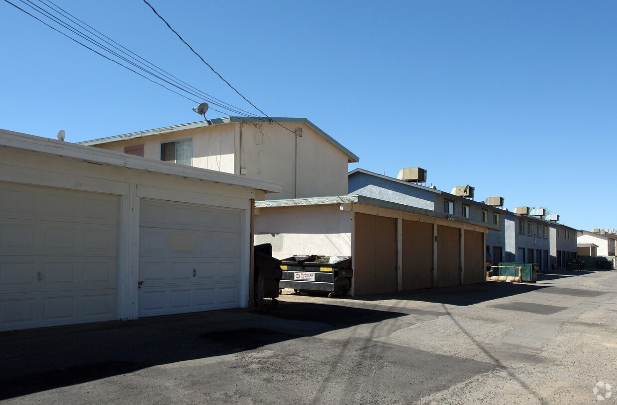 Foto del edificio - 16482 Lariat Rd