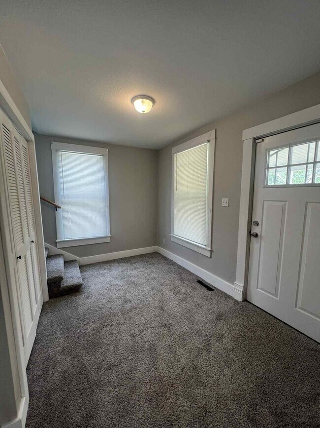 Foto del edificio - Charming 3-Bedroom, 2-Bathroom Two-Story H...