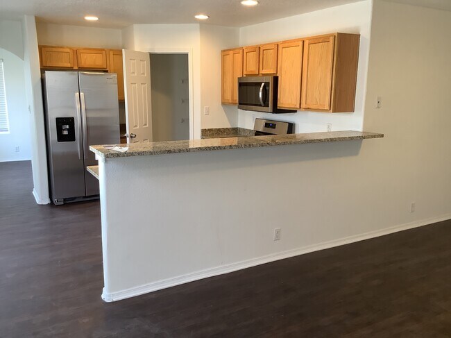 Foto del edificio - 1833 Chicoma Rd NE