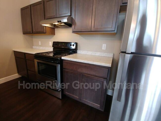 Foto del edificio - 819 Charlo St