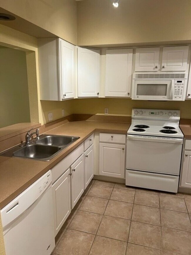 Foto del edificio - Fantastic 1 bedroom 1 bath, second story c...