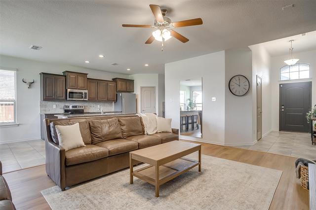 Foto del edificio - 1424 Doe Meadow Dr
