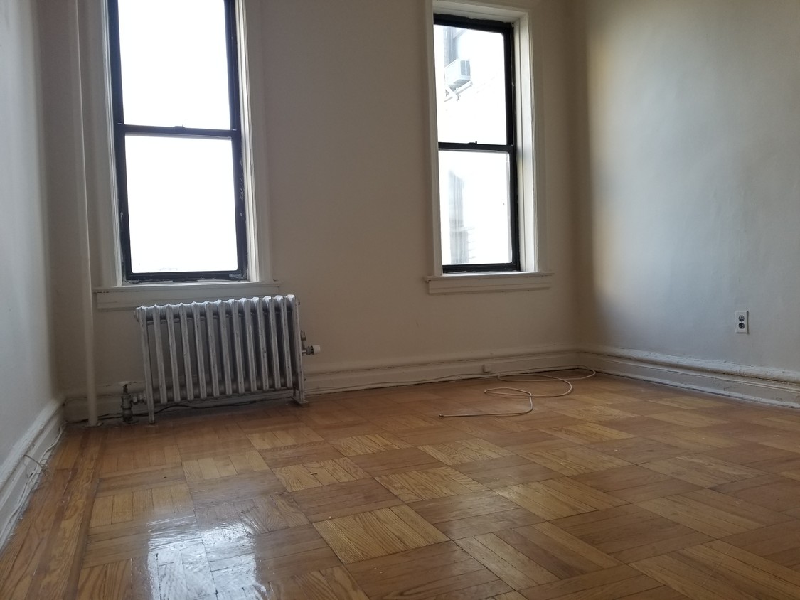 Primary Photo - 1545 Rhinelander Ave