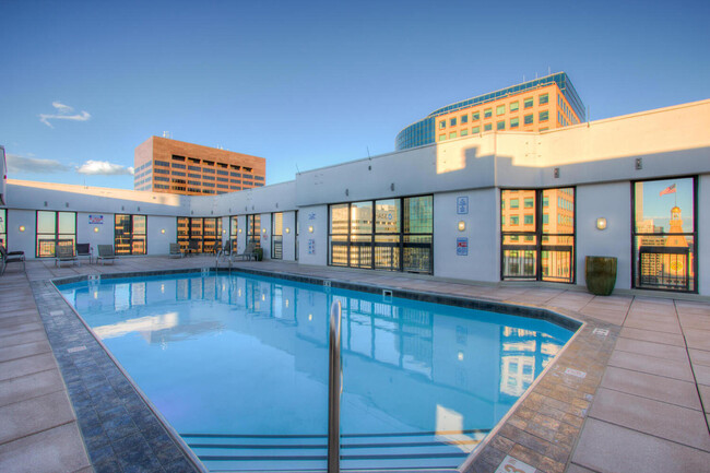 rooftop pool - 1625 Larimer St