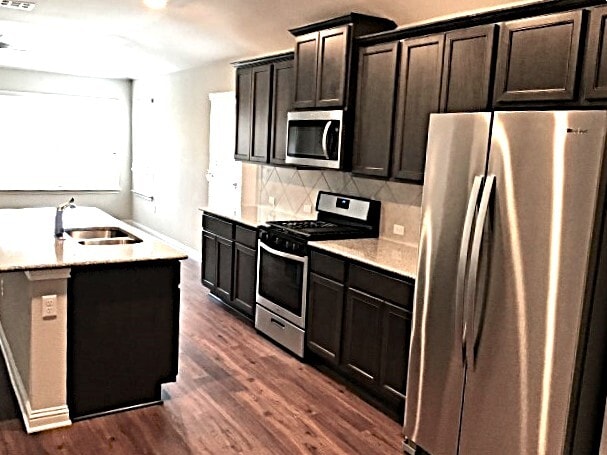 Foto del edificio - 8109 Cottage Rose Dr