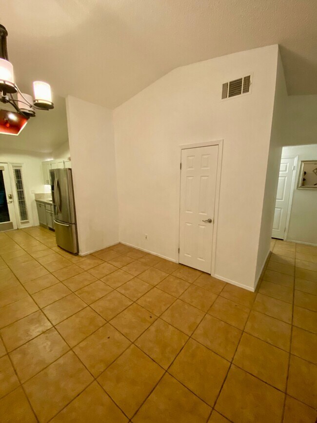 Foto del edificio - 6504 Smokey Pine Way