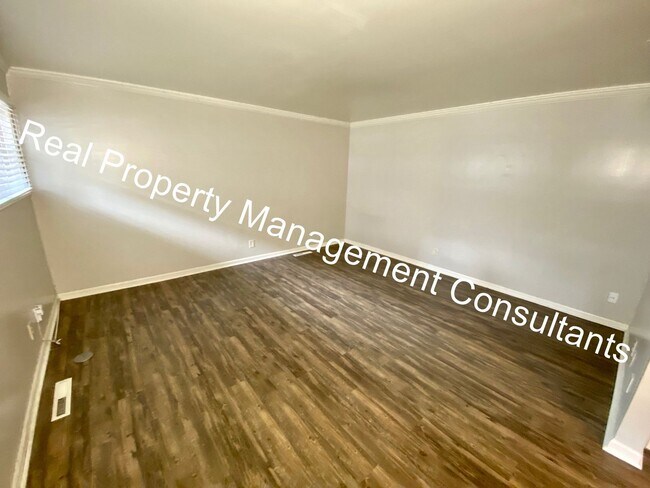 Foto del edificio - Westport Sept Move In Special!