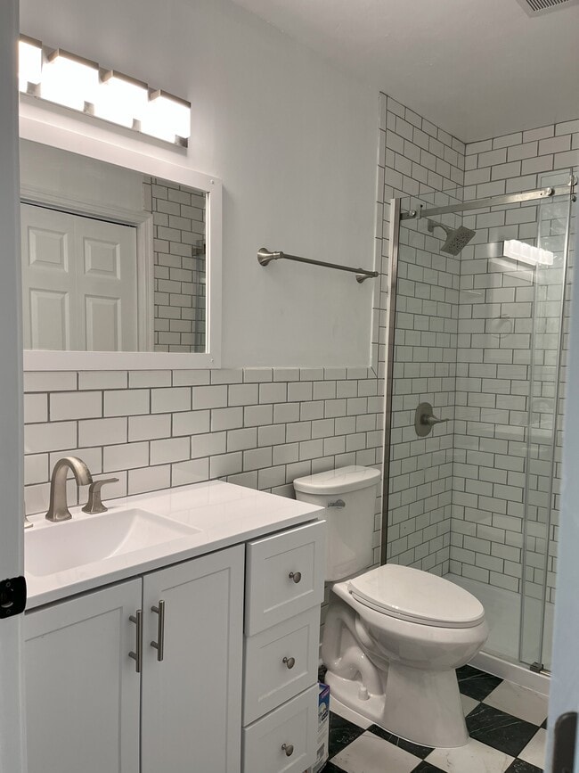 Foto del edificio - 728 Pointe Ct