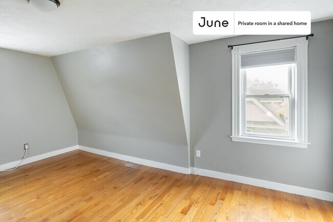 Foto del edificio - Room in Shared 6 bed/1.5 bath home in Somerville