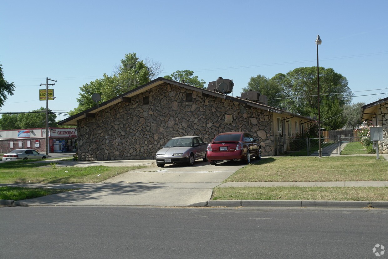 Primary Photo - 1100-1110 W 12th St