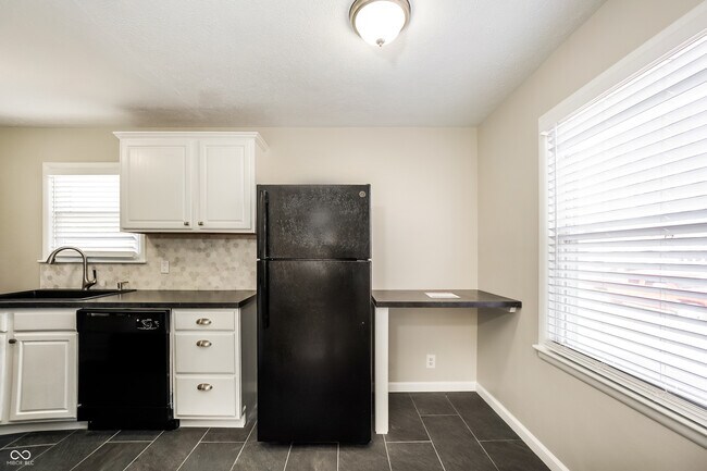 Foto del edificio - 6667 E 17th St