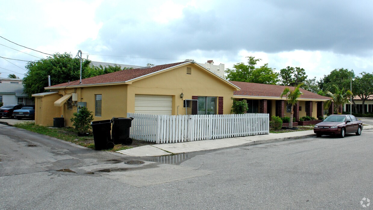 Building Photo - 301 N Federal Hwy