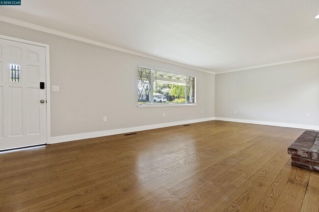 Building Photo - 617 Lucas Dr