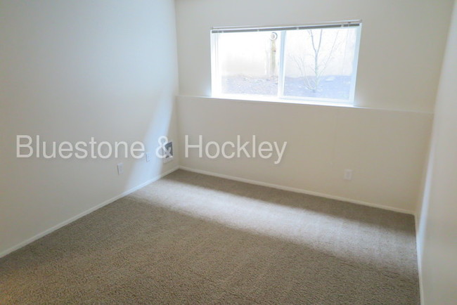 Building Photo - 6403 NE Glisan St