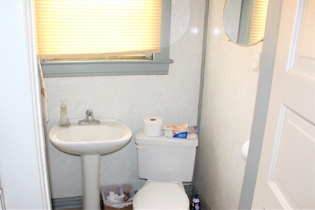 Building Photo - 617 W Walnut St