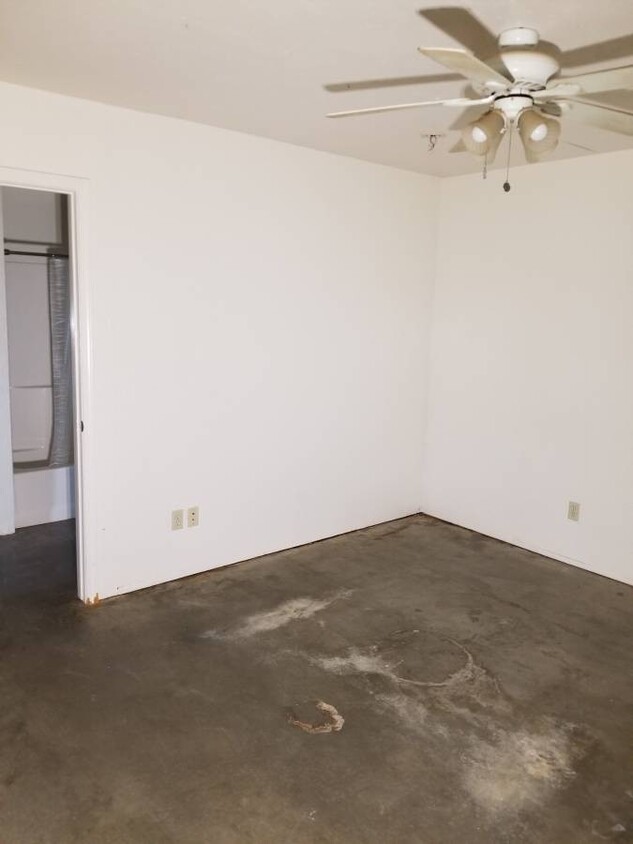 Foto principal - $850 / 1br - Approximately 800 Sq. ft. Cou...