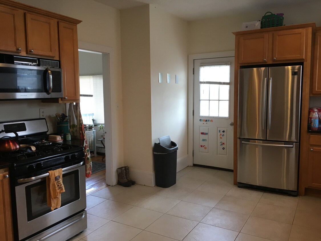 Primary Photo - 82 Fisher Ave