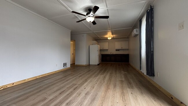 Building Photo - 147 Mary Lee Dr