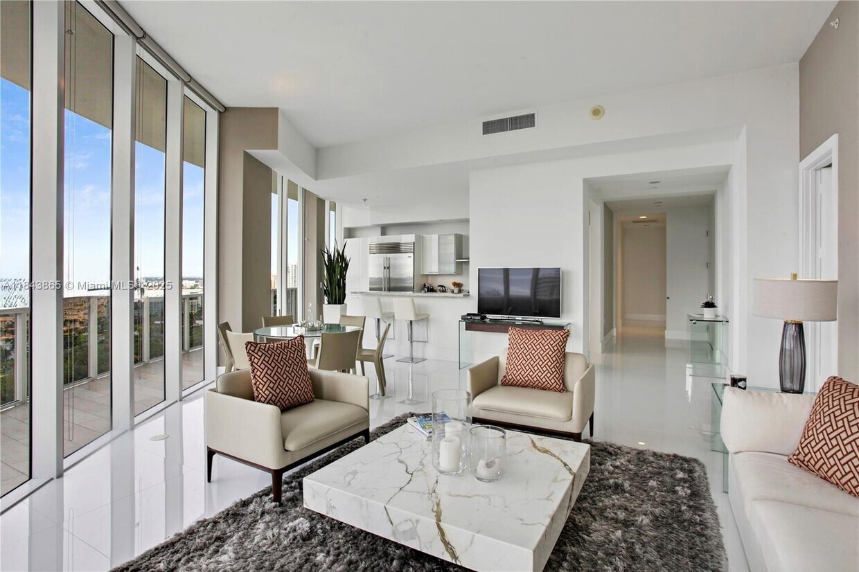 Foto principal - 4100 Island Blvd