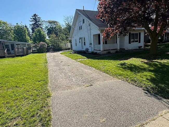 Building Photo - 3220 Wayburn Ave SW