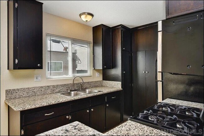 Foto del edificio - 4450 Wilson Ave