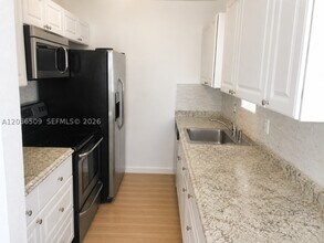 Building Photo - 3300 SW 32nd Ct