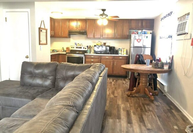 Foto del edificio - 221 E Jackson St