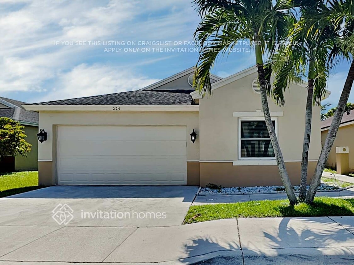 Foto principal - 224 W Riverbend Dr