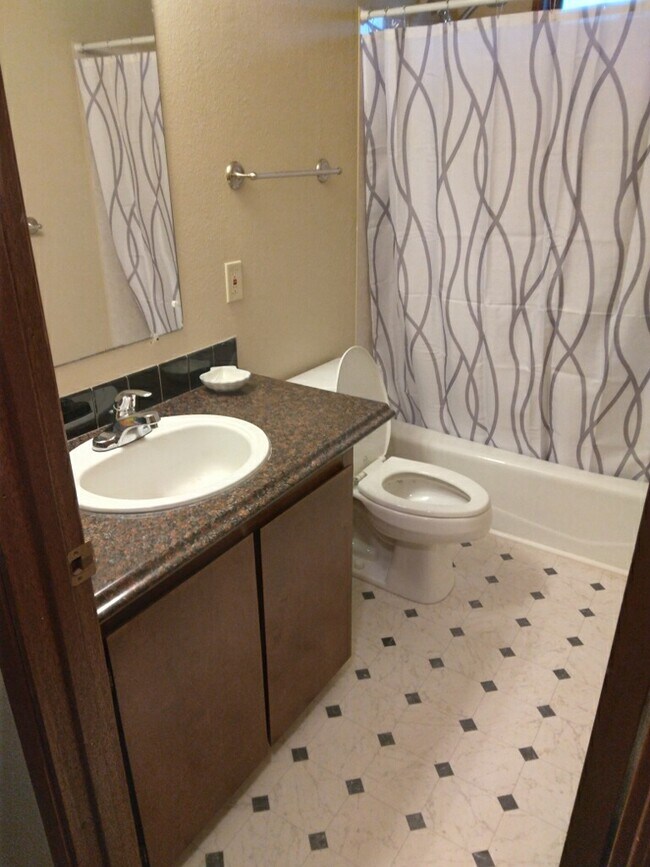 Foto del edificio - 950 W Oak Ct