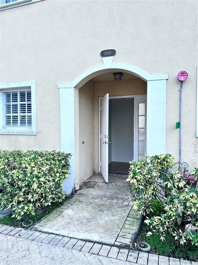 Building Photo - 3 br, 2.5 bath House - 2050 NE 167th St # ...