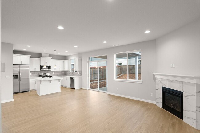 Foto del edificio - Corner Lot 3 Bedroom Home in Happy Valley