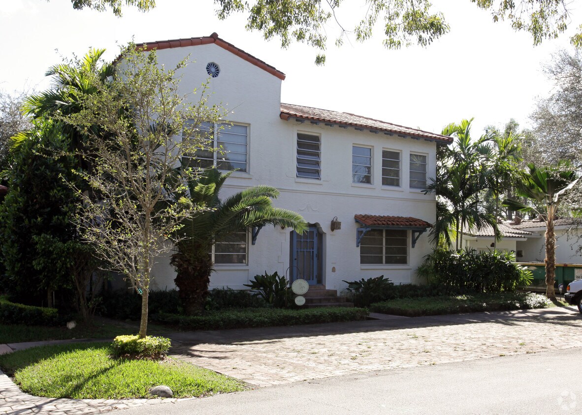 Primary Photo - 526 Catalonia Ave