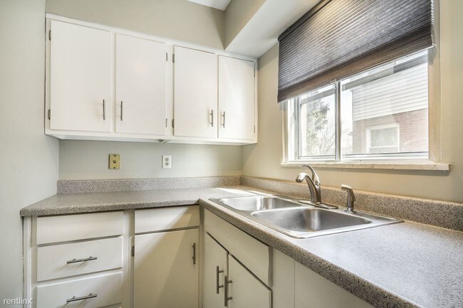 Building Photo - 1 br, 1 bath  - 1559 King Ave Apt A